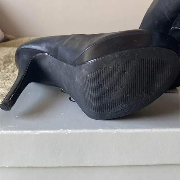 Black Heels - Picture 4 of 5